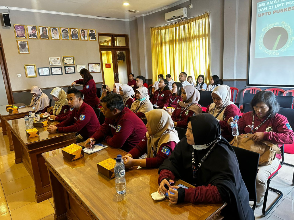 KAJI BANDING DARI PUSKESMAS BOTANG KE PUSKESMAS MENGWI 1